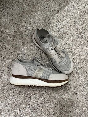 OTBT Women's Light Gray Knit Sneakers with Brown Accent